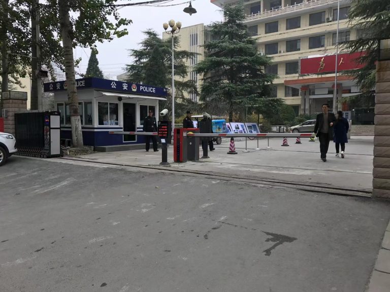 小区停车场道闸安装案例